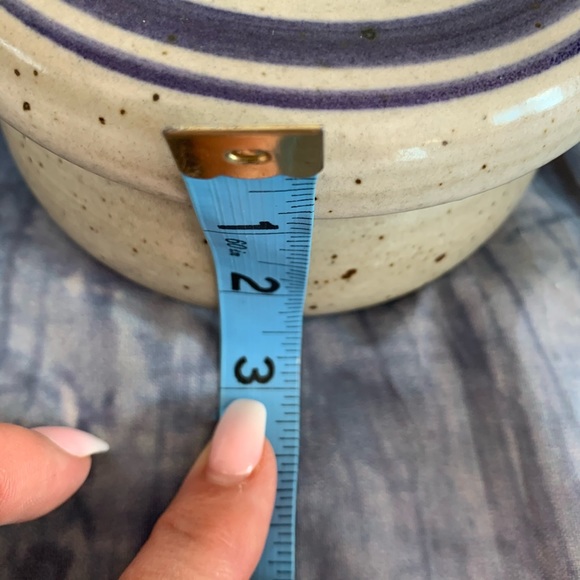 Signed POTTERY DISH WITH LID - Picture 4 of 5